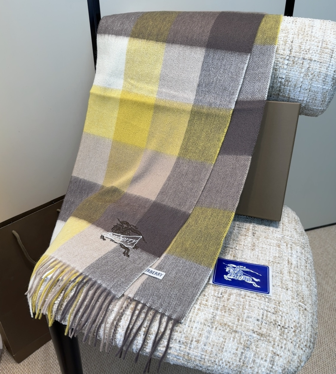 【▪️家属福利来了！！巴宝莉高端重磅男士围巾！】怒赞推荐，激动~！！下手绝对要快，同步专柜，最高端的男士