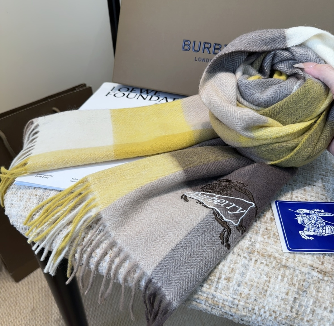 【▪️家属福利来了！！巴宝莉高端重磅男士围巾！】怒赞推荐，激动~！！下手绝对要快，同步专柜，最高端的男士