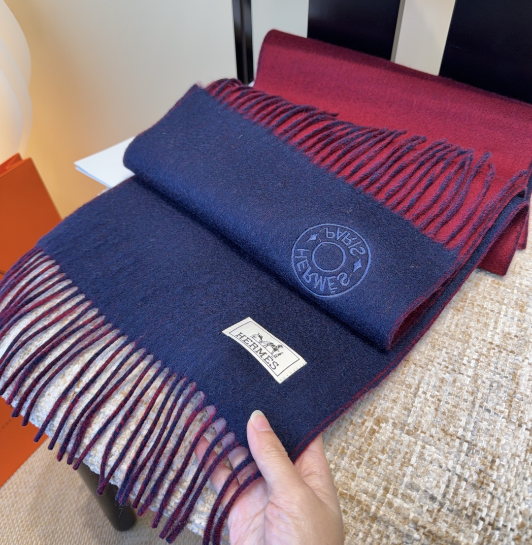 2025年Hermes · 爱马仕，难得一见的温柔配色，低调又不失优雅❗️】重点推荐❗️双边配色，一条围