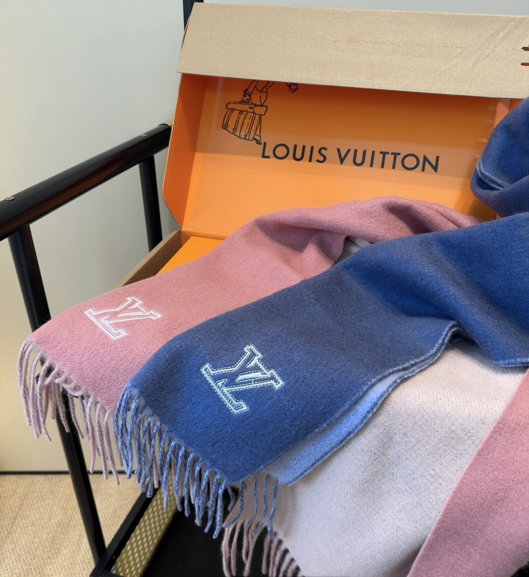 Lv围巾❗️好看的要疯掉了，太有型太有魅力了❗️❗️非常斯文时尚的秋冬单品！真的很喜欢，非常Classi
