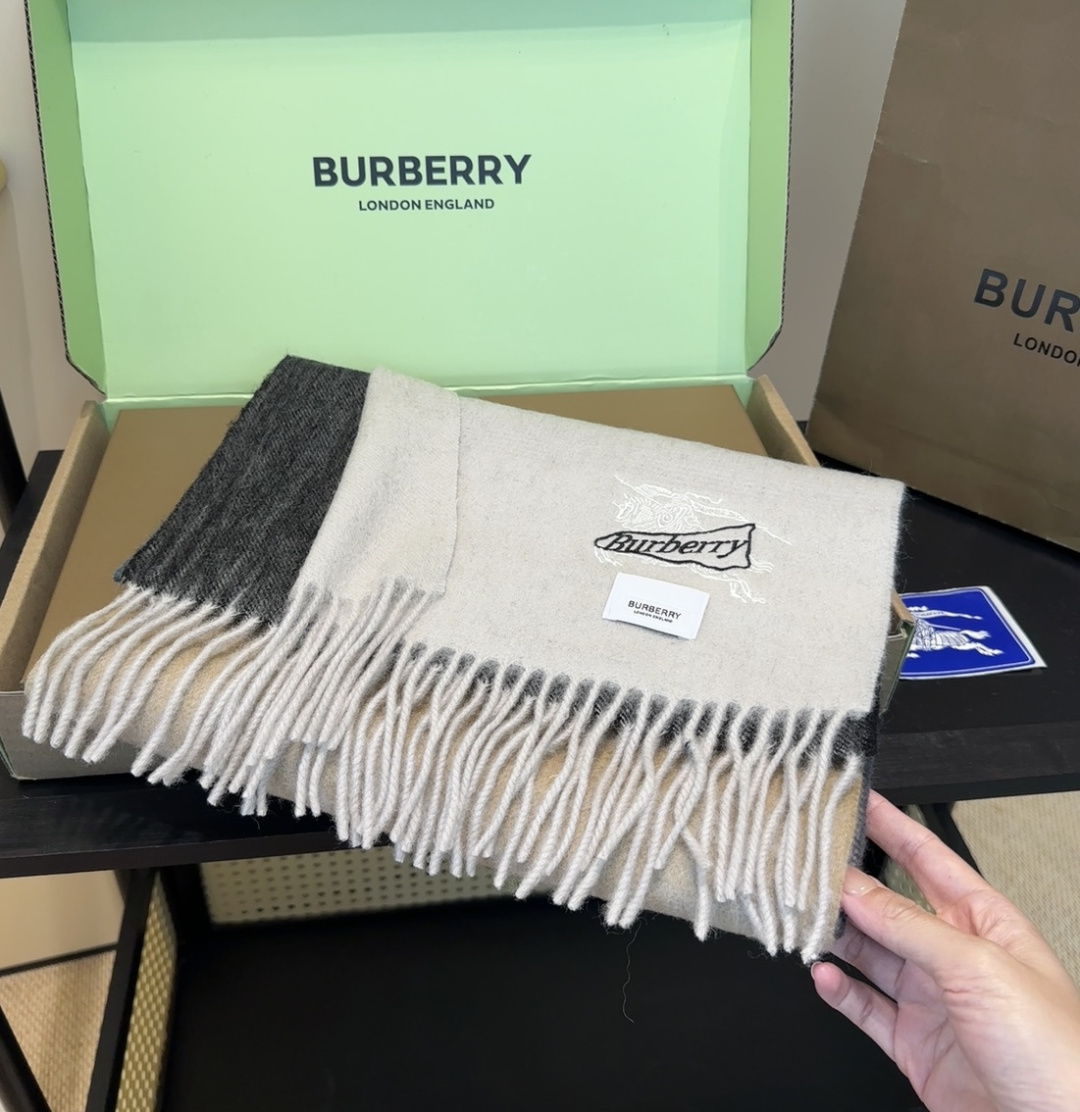 【▪️家属福利来了！！巴宝莉高端重磅男士围巾！】怒赞推荐，激动~！！下手绝对要快，同步专柜，最高端的男士