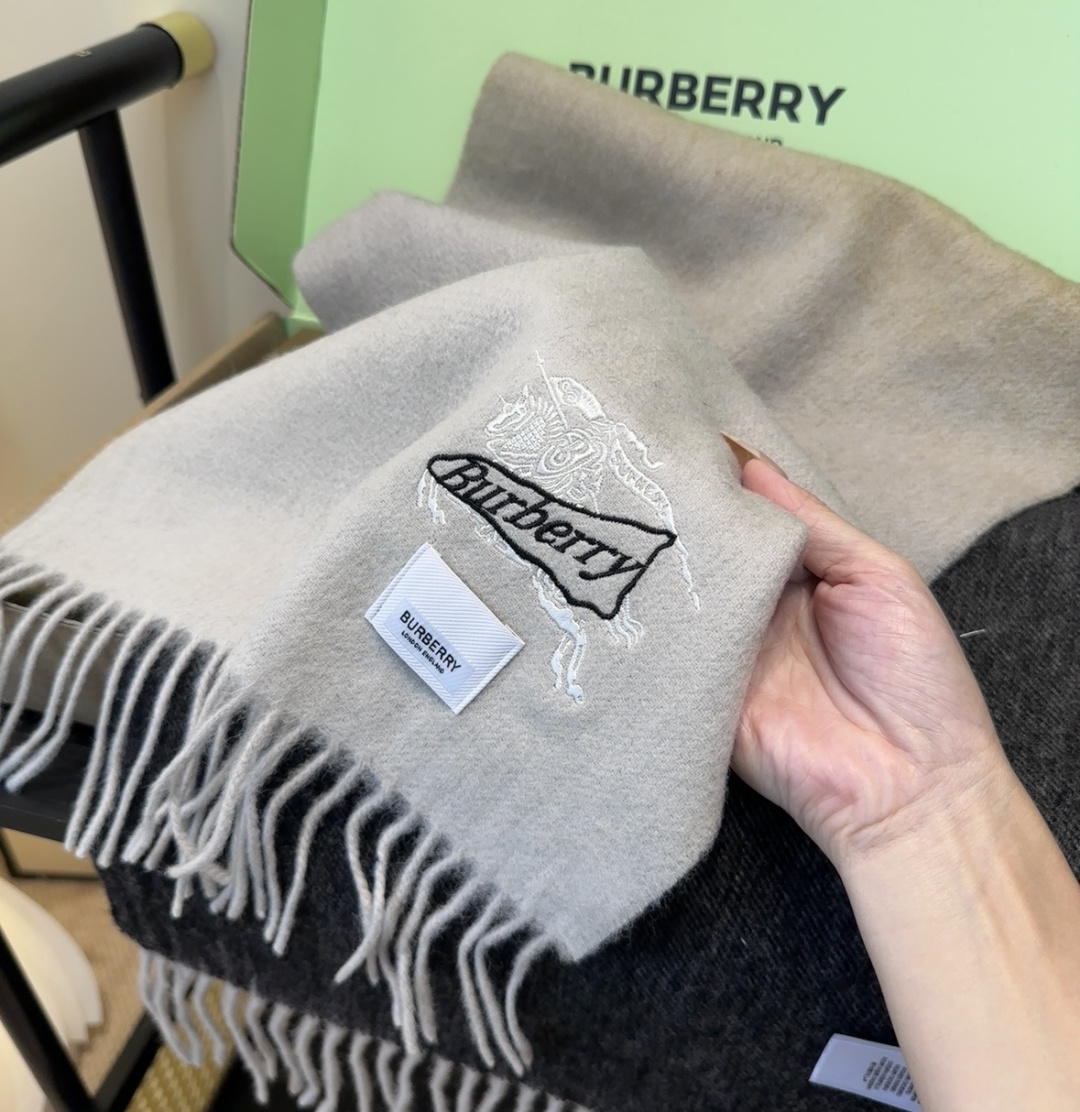 【▪️家属福利来了！！巴宝莉高端重磅男士围巾！】怒赞推荐，激动~！！下手绝对要快，同步专柜，最高端的男士