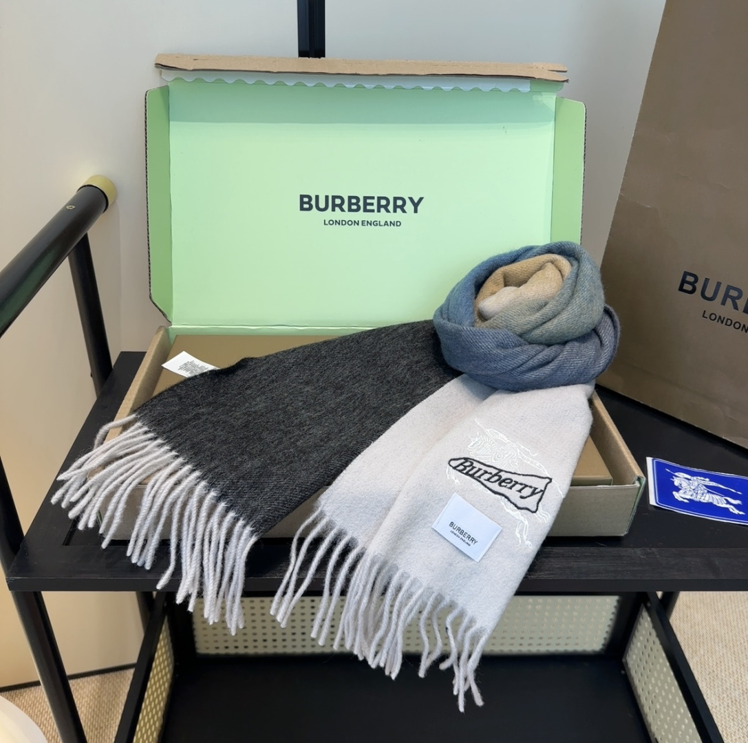 【▪️家属福利来了！！巴宝莉高端重磅男士围巾！】怒赞推荐，激动~！！下手绝对要快，同步专柜，最高端的男士