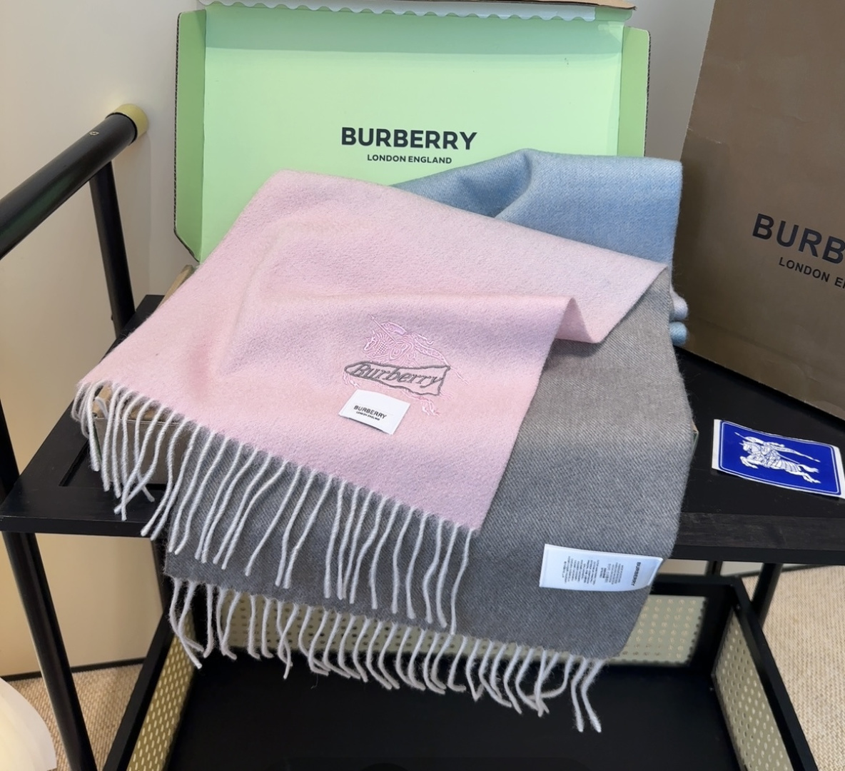 【▪️家属福利来了！！巴宝莉高端重磅男士围巾！】怒赞推荐，激动~！！下手绝对要快，同步专柜，最高端的男士