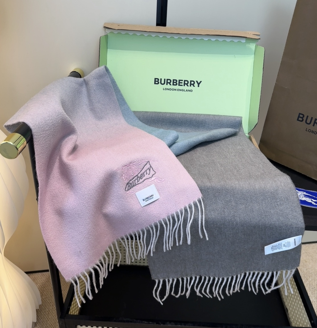 【▪️家属福利来了！！巴宝莉高端重磅男士围巾！】怒赞推荐，激动~！！下手绝对要快，同步专柜，最高端的男士