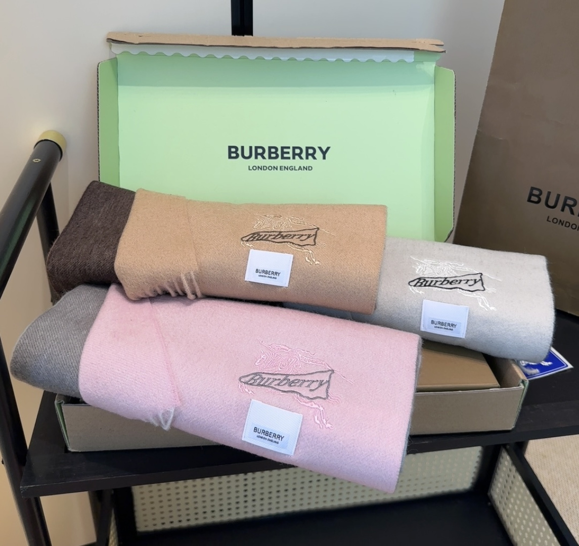 【▪️家属福利来了！！巴宝莉高端重磅男士围巾！】怒赞推荐，激动~！！下手绝对要快，同步专柜，最高端的男士