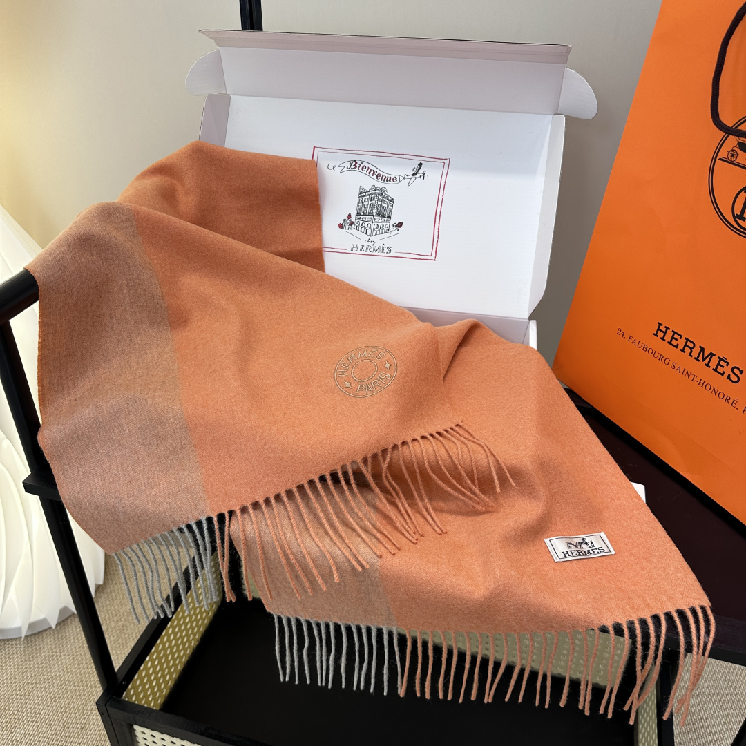 2025年Hermes · 爱马仕，难得一见的温柔配色，低调又不失优雅❗️】重点推荐❗️双边配色，一条围