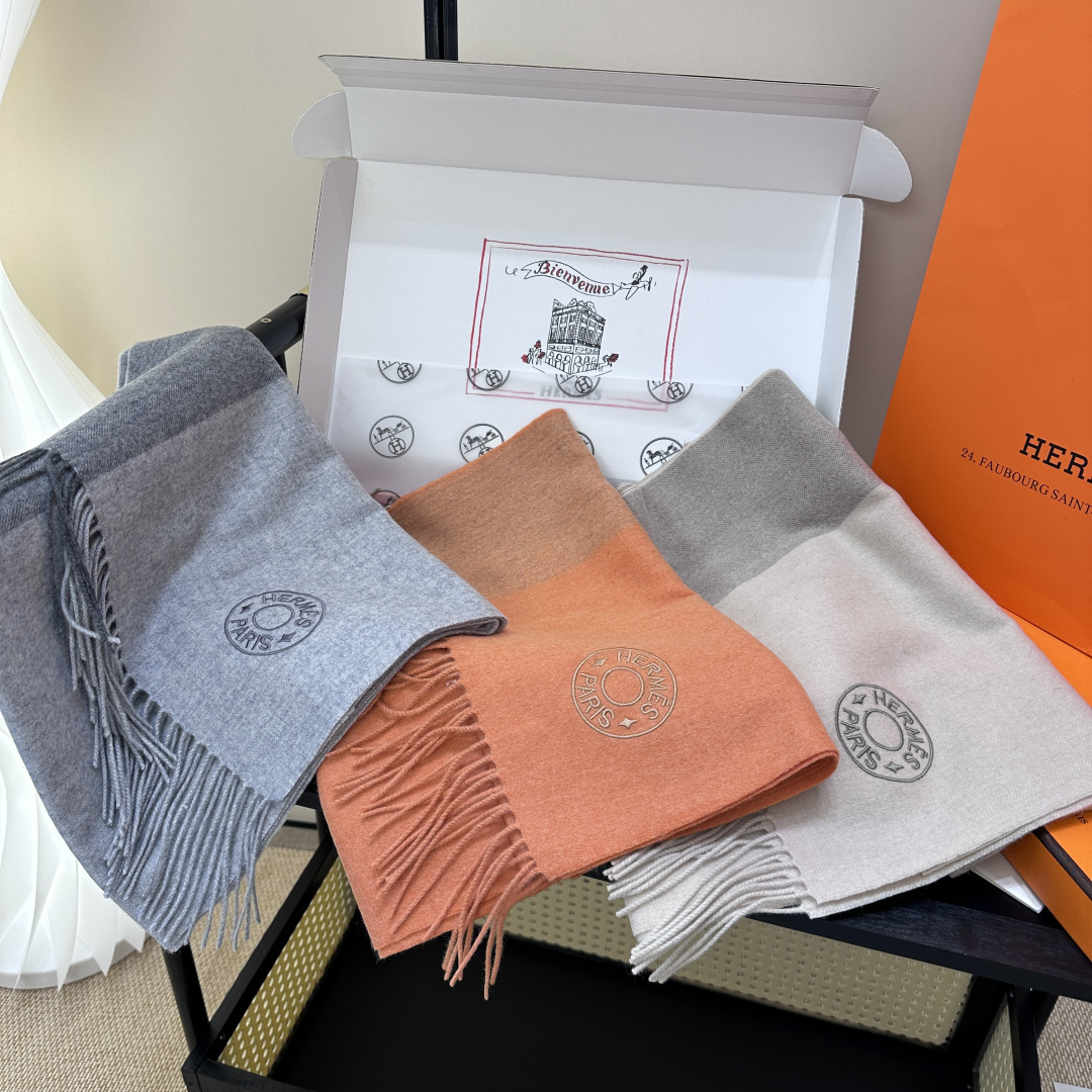 2025年Hermes · 爱马仕，难得一见的温柔配色，低调又不失优雅❗️】重点推荐❗️双边配色，一条围