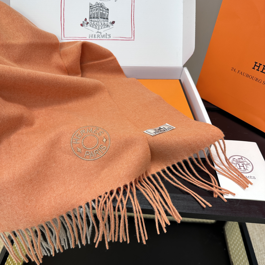 2025年Hermes · 爱马仕，难得一见的温柔配色，低调又不失优雅❗️】重点推荐❗️双边配色，一条围
