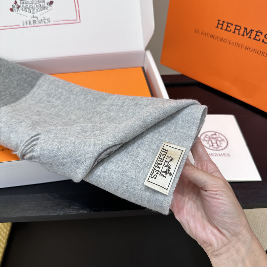 2025年Hermes · 爱马仕，难得一见的温柔配色，低调又不失优雅❗️】重点推荐❗️双边配色，一条围