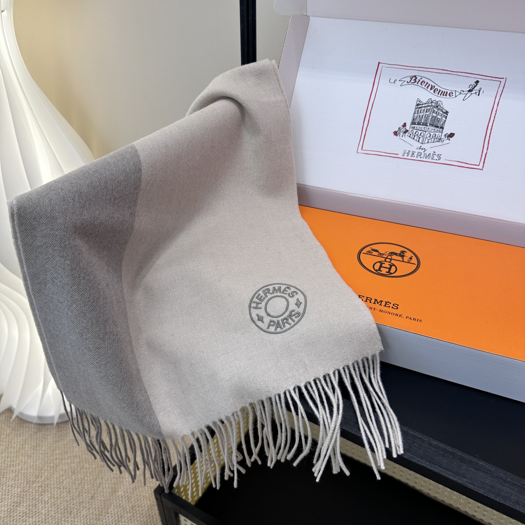 2025年Hermes · 爱马仕，难得一见的温柔配色，低调又不失优雅❗️】重点推荐❗️双边配色，一条围