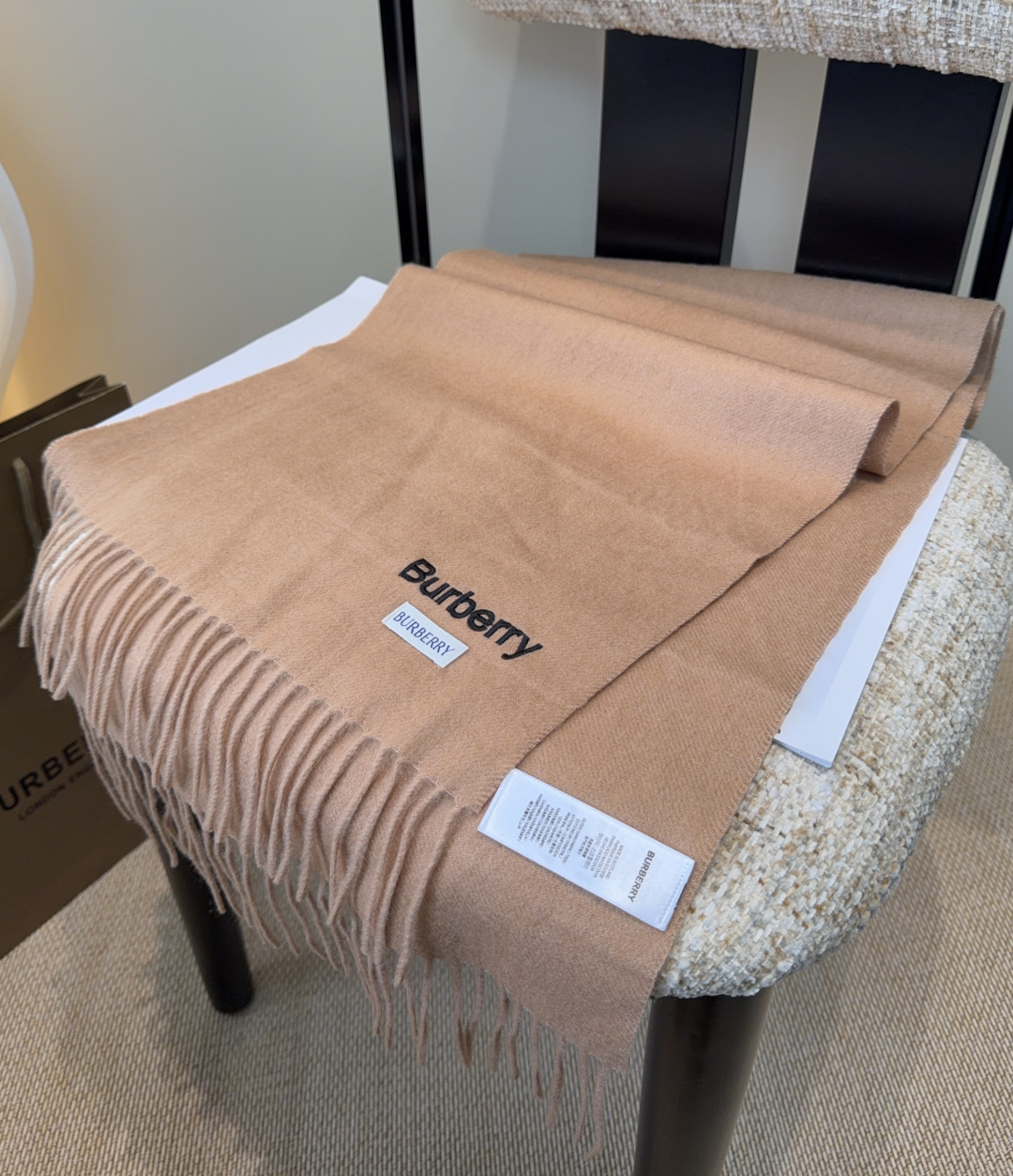 Burberry · 巴宝莉围巾❗️好看的要疯掉了，太有型太有魅力了❗️❗️非常斯文时尚的秋冬单品！真的