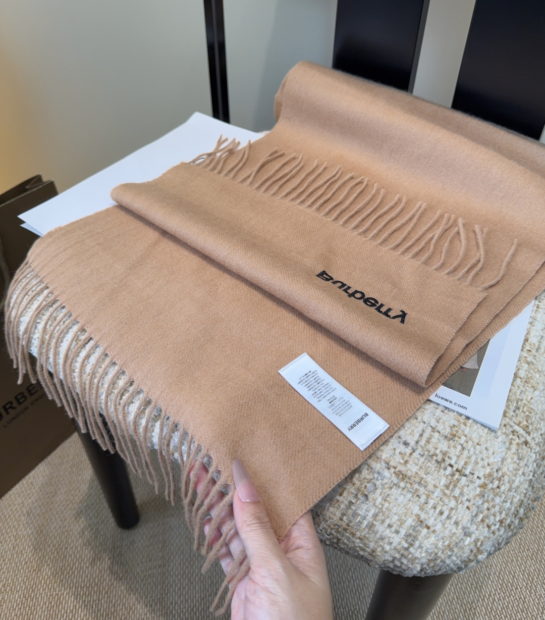 Burberry · 巴宝莉围巾❗️好看的要疯掉了，太有型太有魅力了❗️❗️非常斯文时尚的秋冬单品！真的