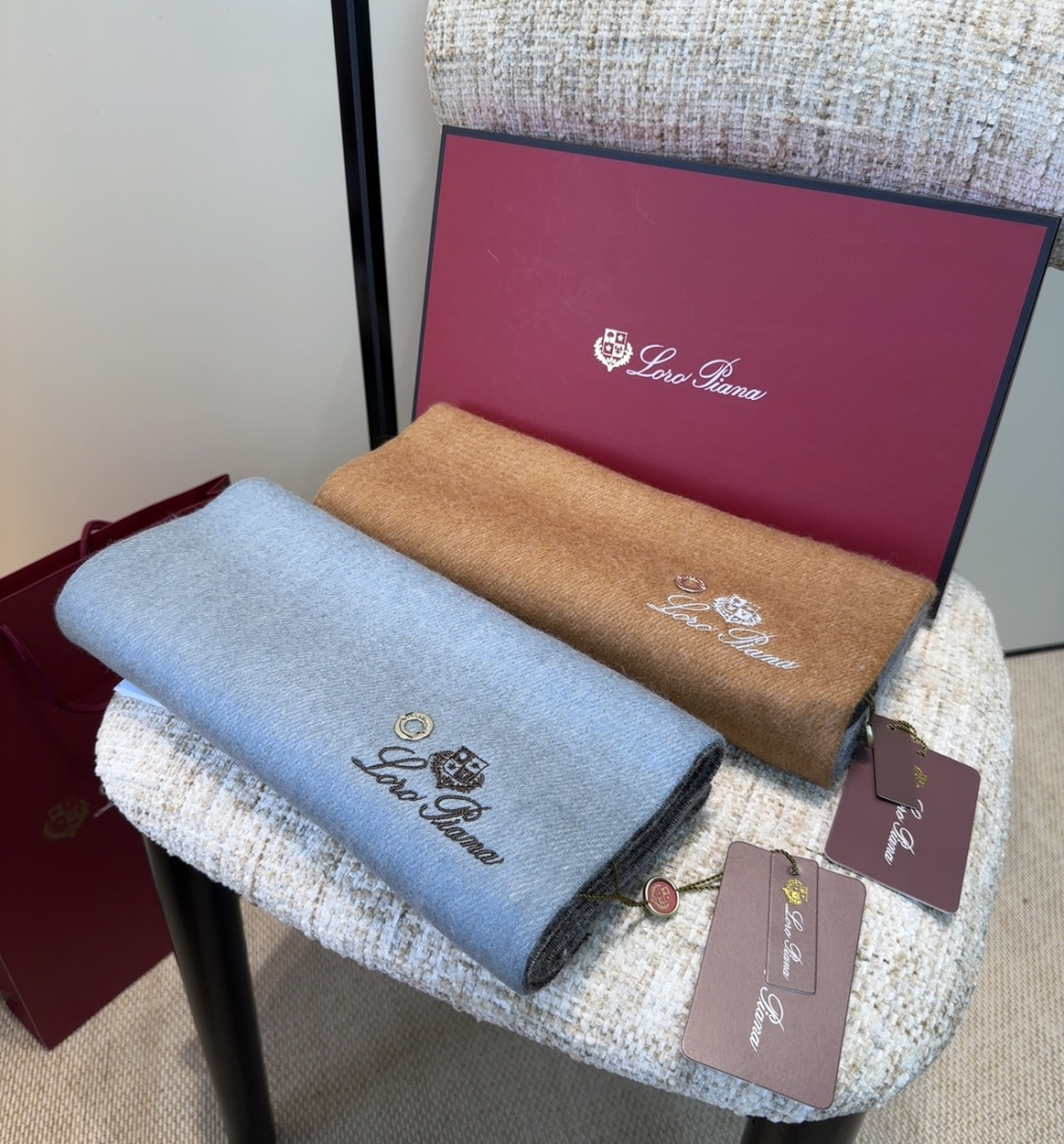 🆕Loro Piana · 【贸易公司尾单，极品山羊绒围巾披肩】送人自留都太高大上了😍重磅上新，爆款爆款