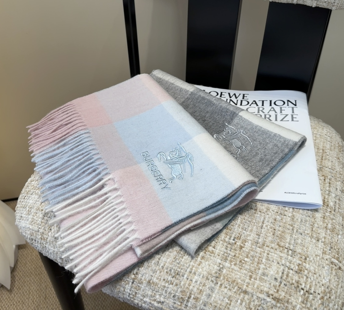 Burberry · 巴宝莉围巾❗️好看的要疯掉了，太有型太有魅力了❗️❗️非常斯文时尚的秋冬单品！真的