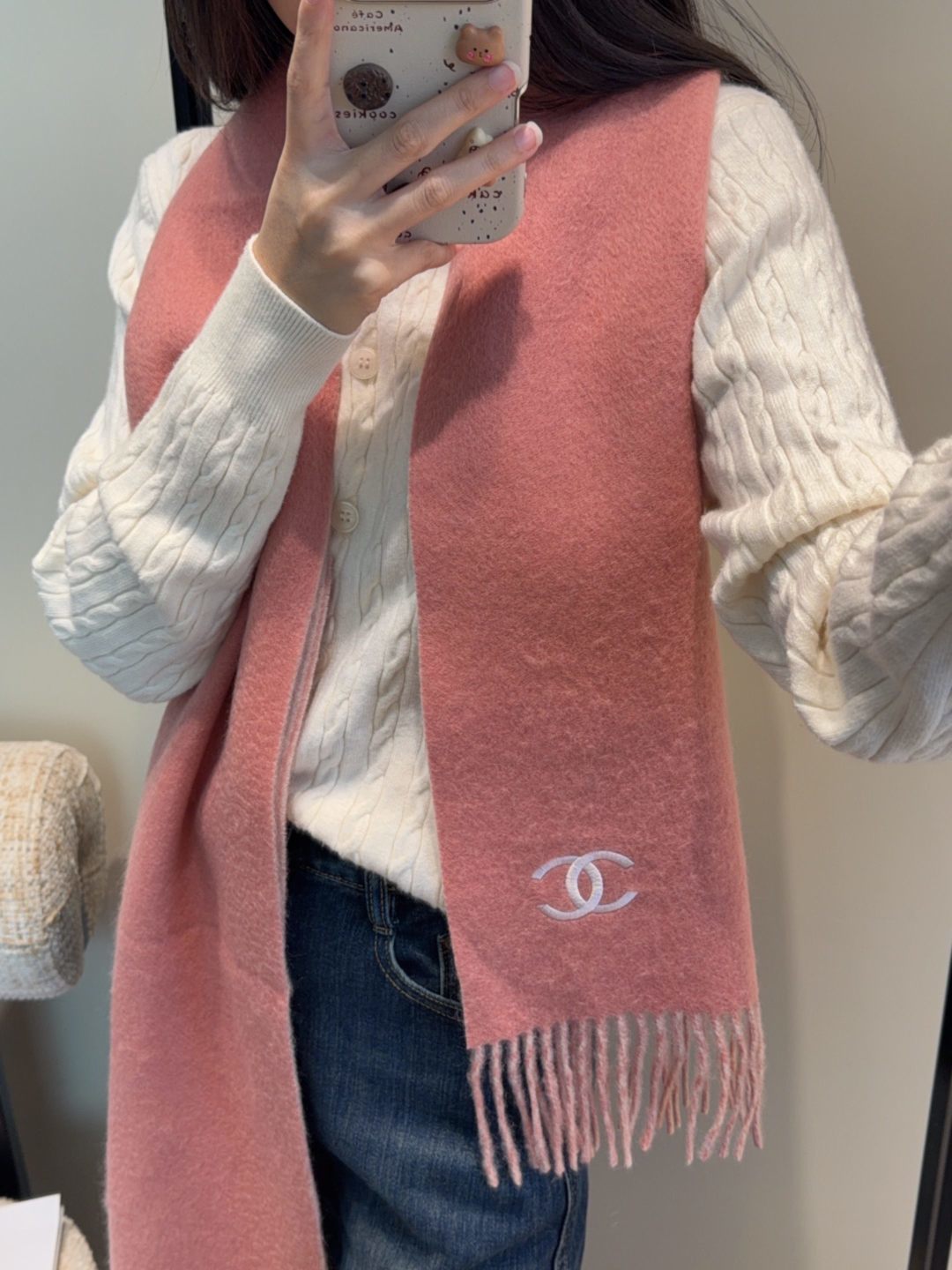 香奈儿围巾❗️好看的要疯掉了，太有型太有魅力了❗️❗️非常斯文时尚的秋冬单品！真的很喜欢，非常Class