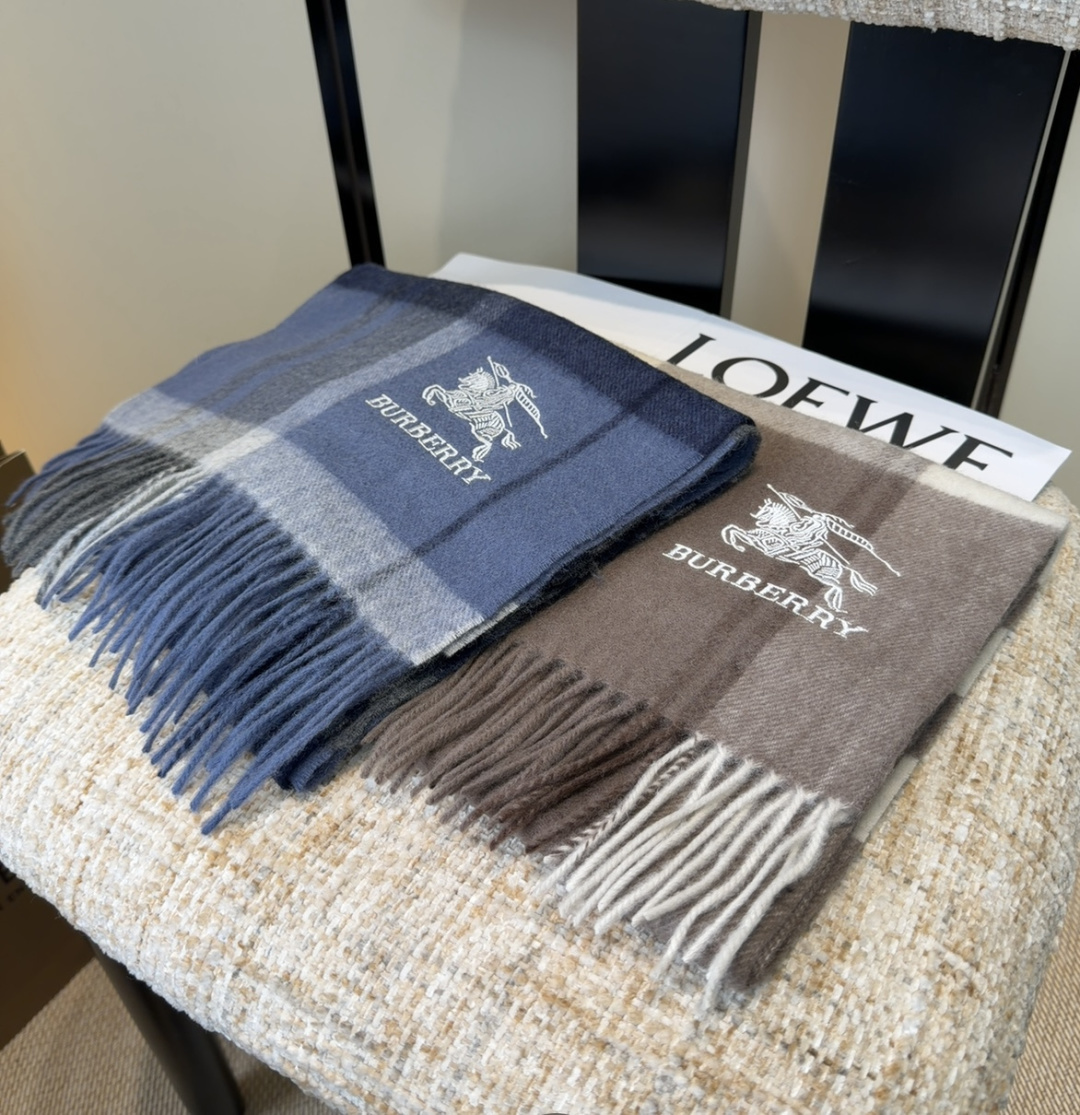 Burberry · 巴宝莉围巾❗️好看的要疯掉了，太有型太有魅力了❗️❗️非常斯文时尚的秋冬单品！真的