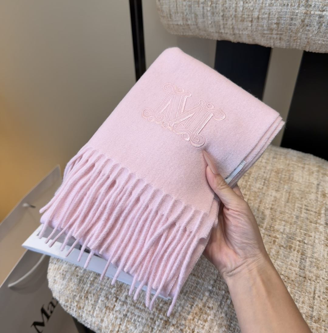 ✨MaxMara经典围巾❗来个硬货.麻溜的安排上.纯正出口❗原订单已经交货一批，其中一批刚过海关，直蹦英