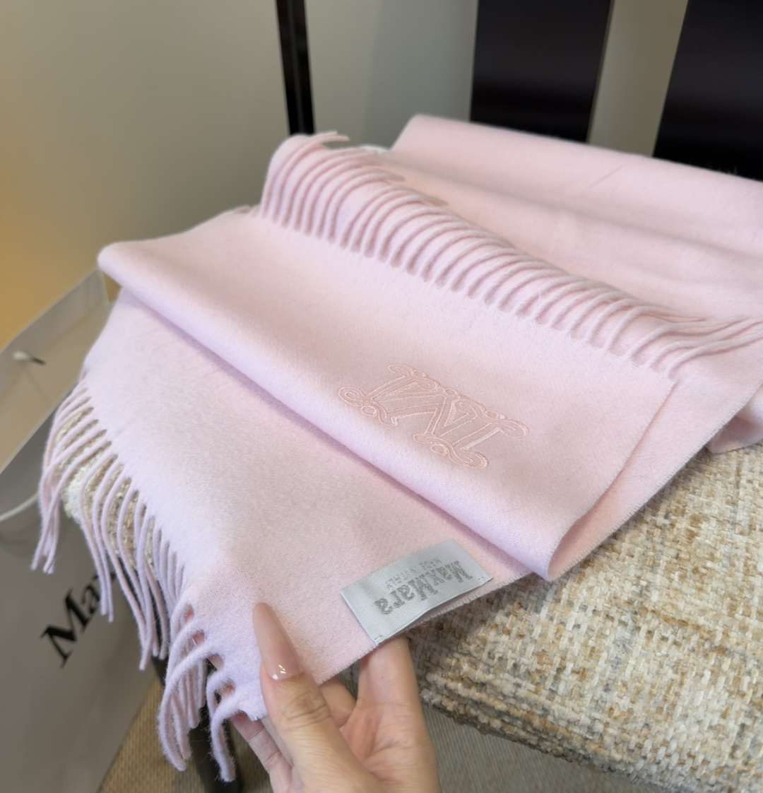 ✨MaxMara经典围巾❗来个硬货.麻溜的安排上.纯正出口❗原订单已经交货一批，其中一批刚过海关，直蹦英