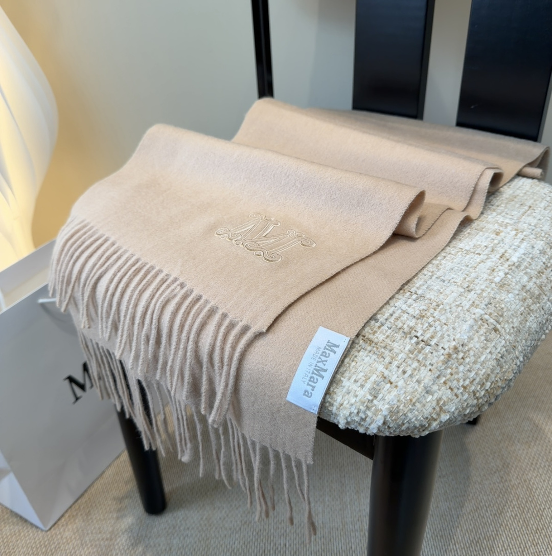 ✨MaxMara经典围巾❗来个硬货.麻溜的安排上.纯正出口❗原订单已经交货一批，其中一批刚过海关，直蹦英