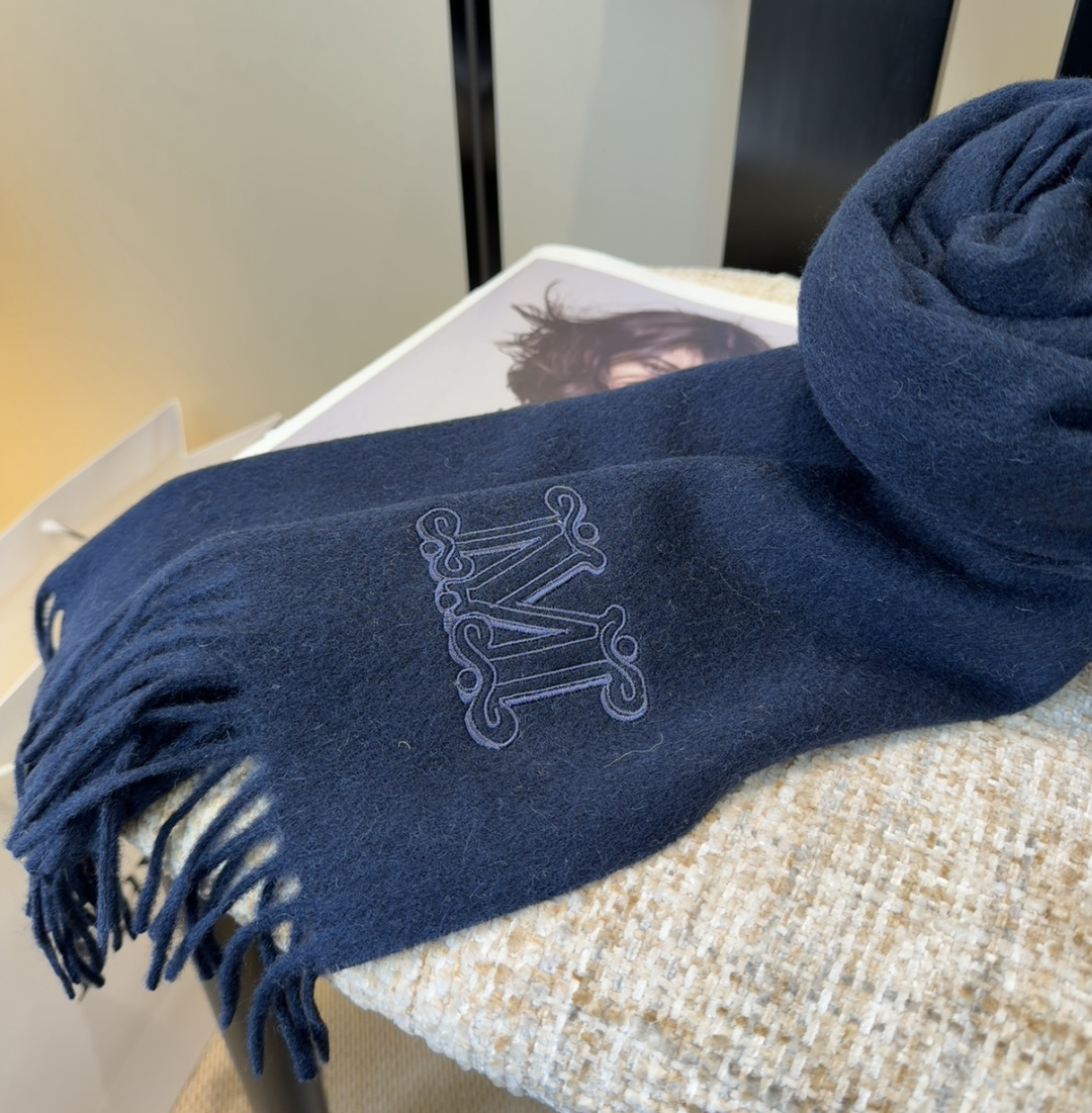 ✨MaxMara经典围巾❗来个硬货.麻溜的安排上.纯正出口❗原订单已经交货一批，其中一批刚过海关，直蹦英