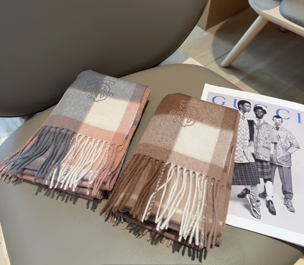 Burberry · 巴宝莉围巾❗️好看的要疯掉了，太有型太有魅力了❗️❗️非常斯文时尚的秋冬单品！真的