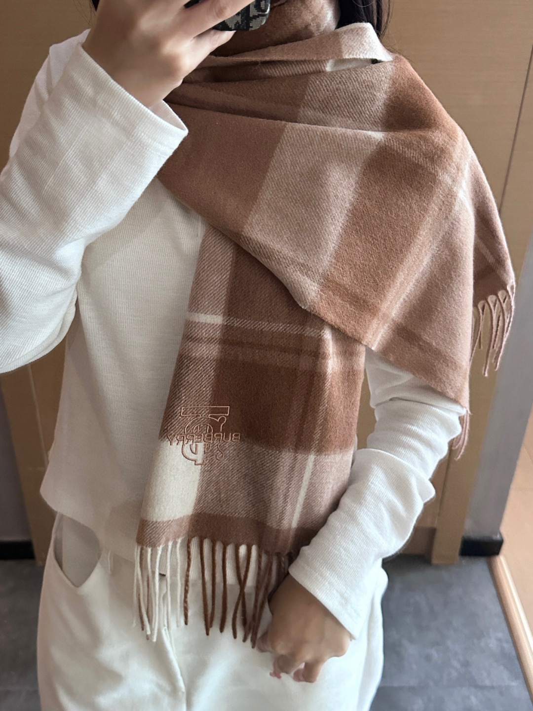 Burberry · 巴宝莉围巾❗️好看的要疯掉了，太有型太有魅力了❗️❗️非常斯文时尚的秋冬单品！真的