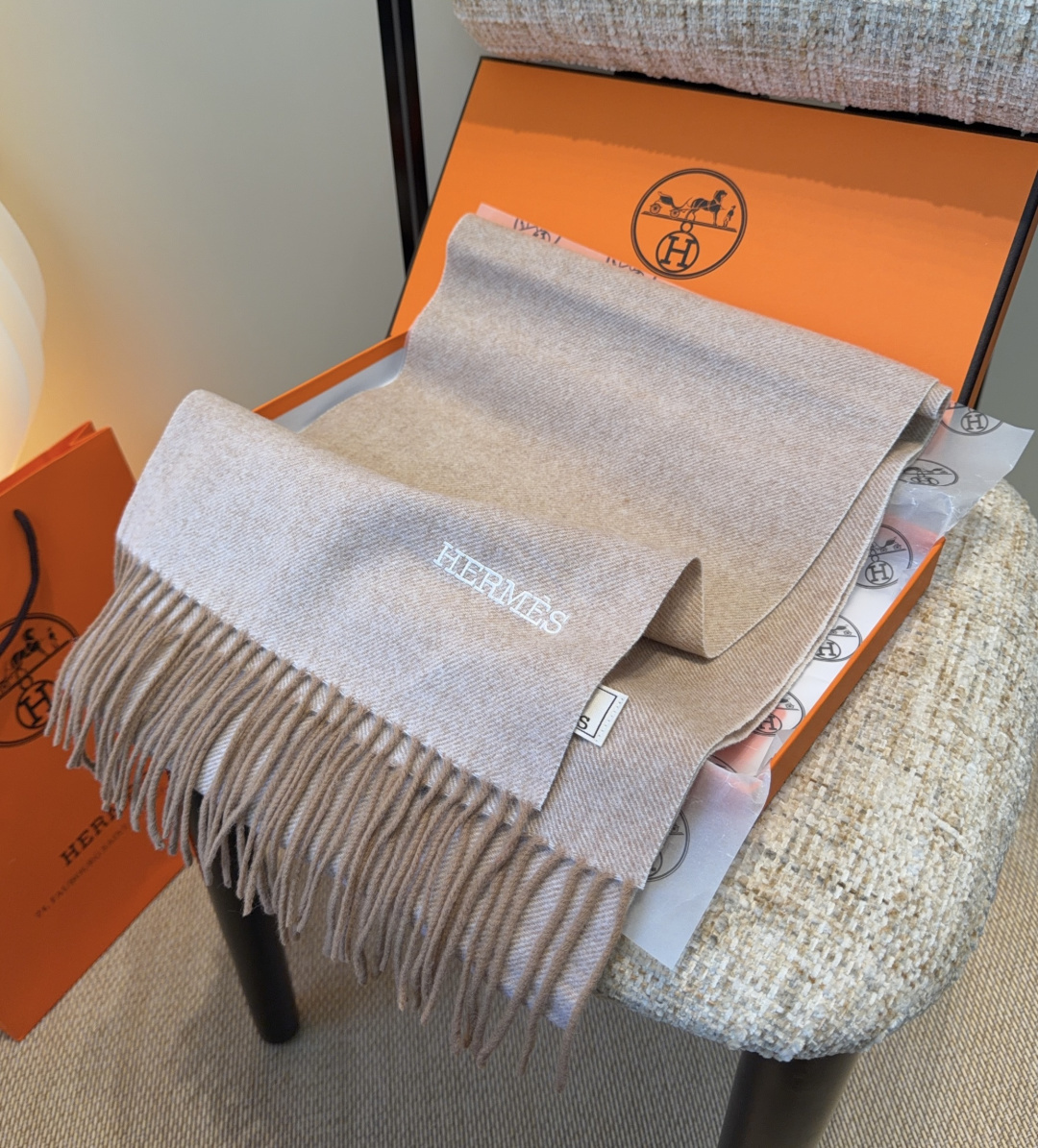 2025年Hermes · 爱马仕，难得一见的温柔配色，低调又不失优雅❗️】重点推荐❗️双边配色，一条围