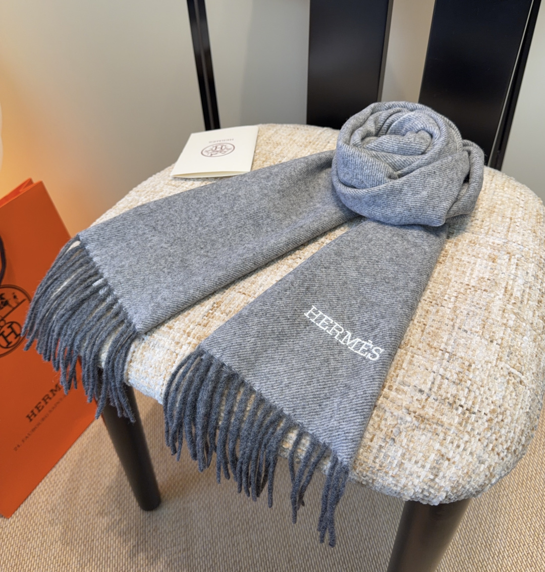 2025年Hermes · 爱马仕，难得一见的温柔配色，低调又不失优雅❗️】重点推荐❗️双边配色，一条围