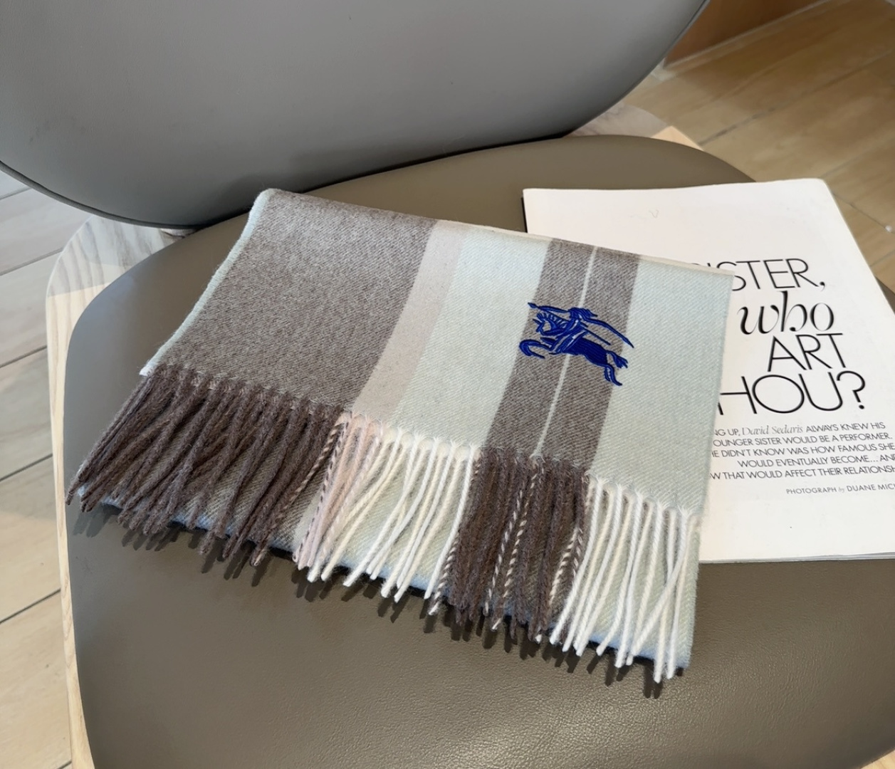 Burberry · 巴宝莉格子围巾❗️好看的要疯掉了，太有型太有魅力了❗️❗️非常斯文时尚的秋冬单品！