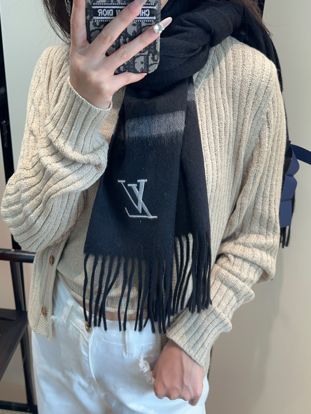 Lv围巾❗️好看的要疯掉了，太有型太有魅力了❗️❗️非常斯文时尚的秋冬单品！真的很喜欢，非常Classi
