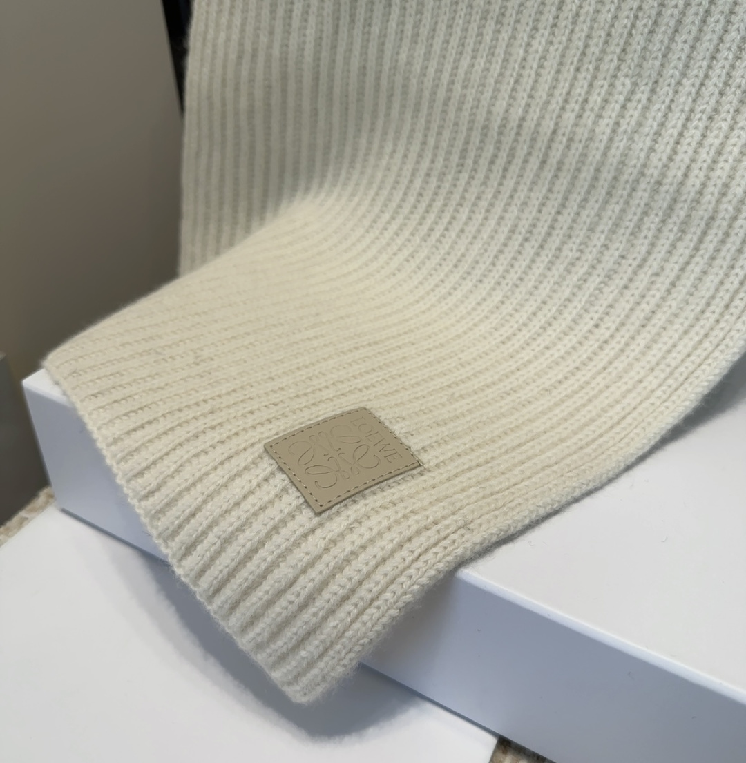 罗意威难得一见的针织单品，温柔配色，超级迷恋❗️气质低调恬静又不失优雅❗️】重点推荐❗️一秒心动啊！！！