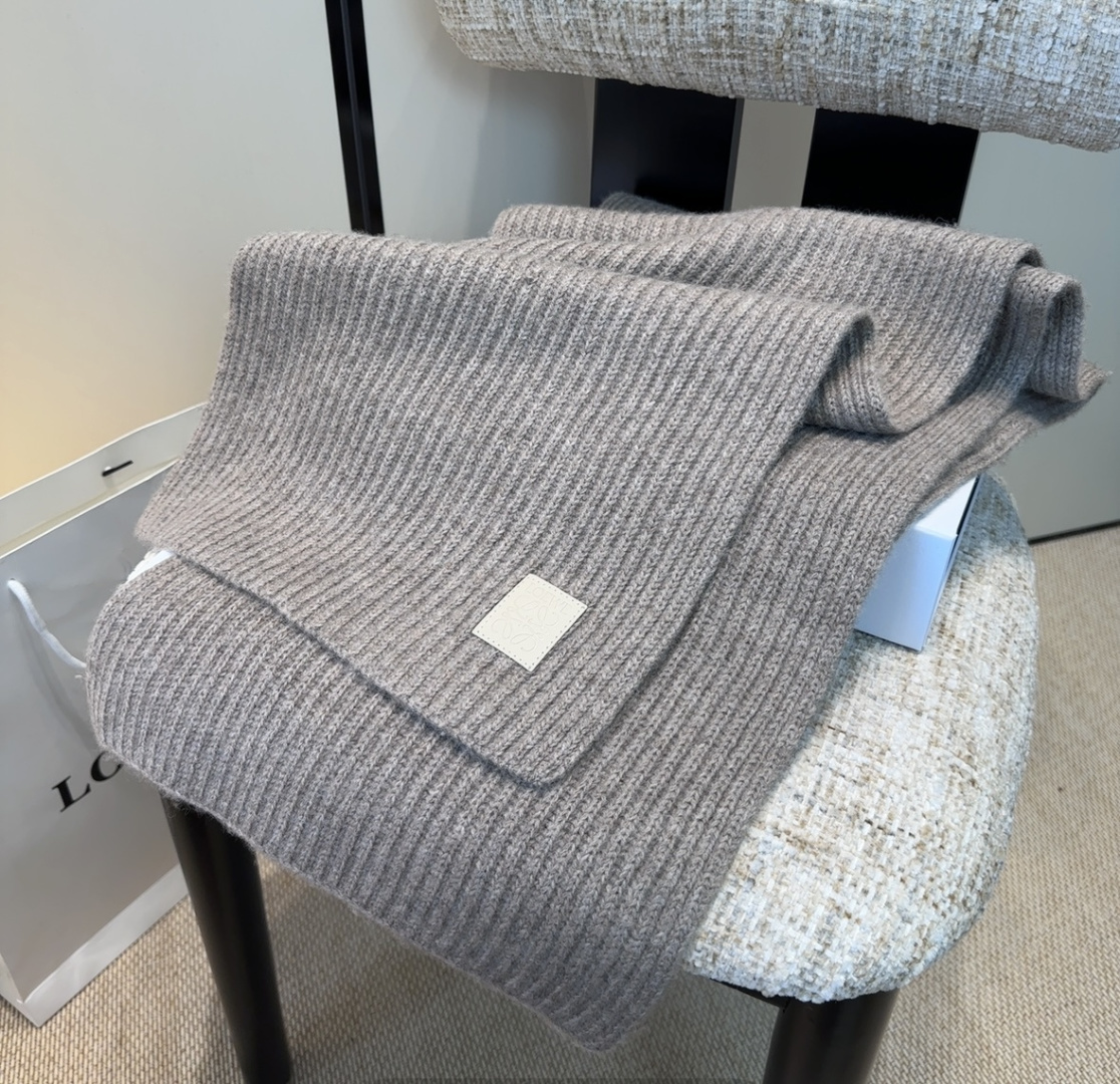 罗意威难得一见的针织单品，温柔配色，超级迷恋❗️气质低调恬静又不失优雅❗️】重点推荐❗️一秒心动啊！！！