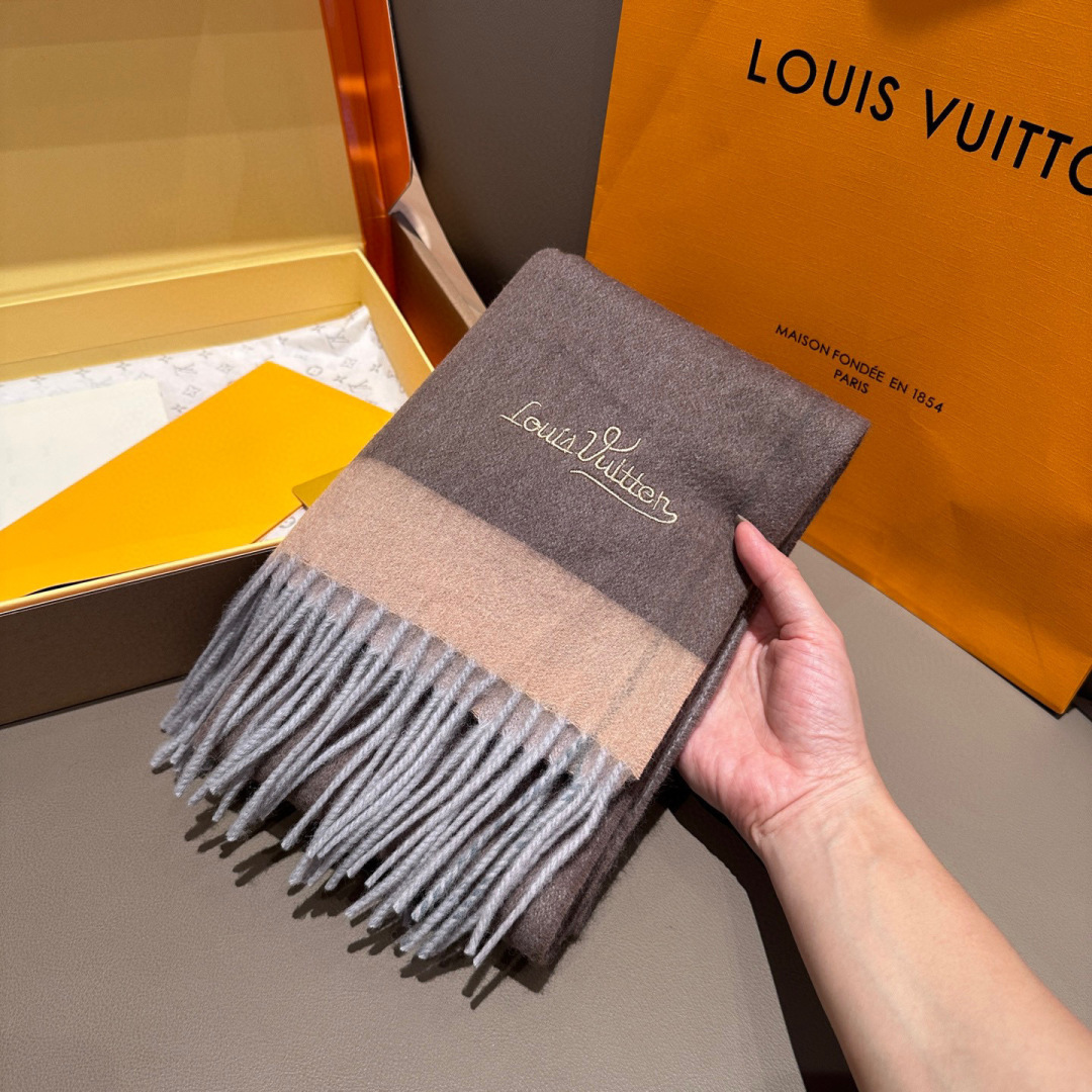 【▪️家属福利来了！！Lv 高端重磅围巾！】怒赞推荐，激动~！！下手绝对要快，同工艺难度大，超级无敌软糯