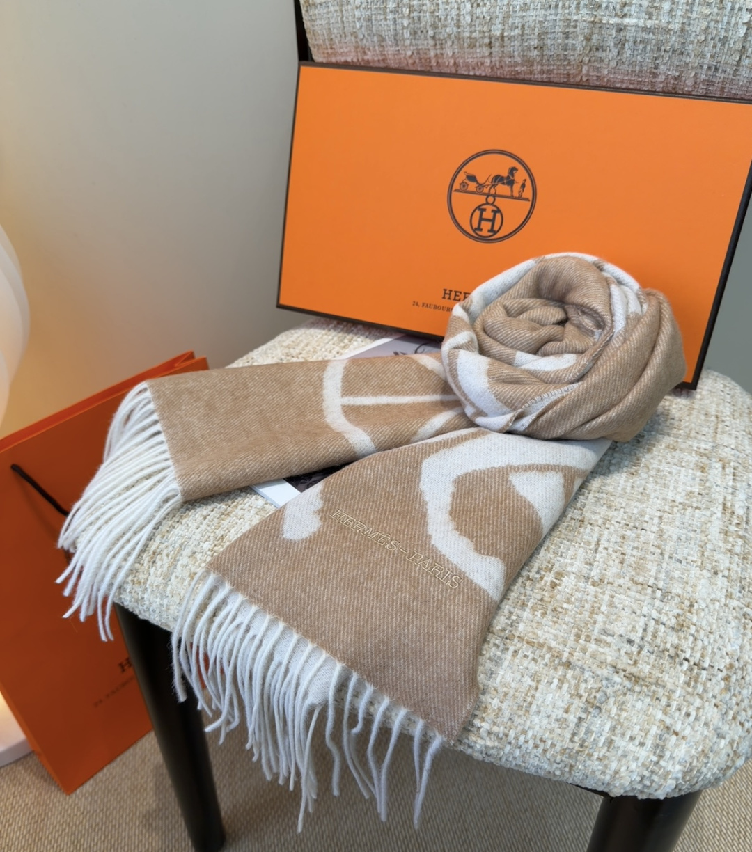 2025年Hermes · 爱马仕，难得一见的温柔配色，低调又不失优雅❗️】重点推荐❗️双边配色，一条围