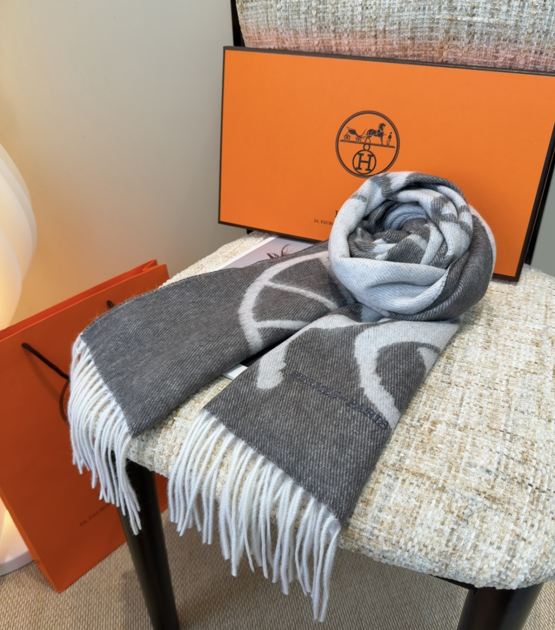 2025年Hermes · 爱马仕，难得一见的温柔配色，低调又不失优雅❗️】重点推荐❗️双边配色，一条围