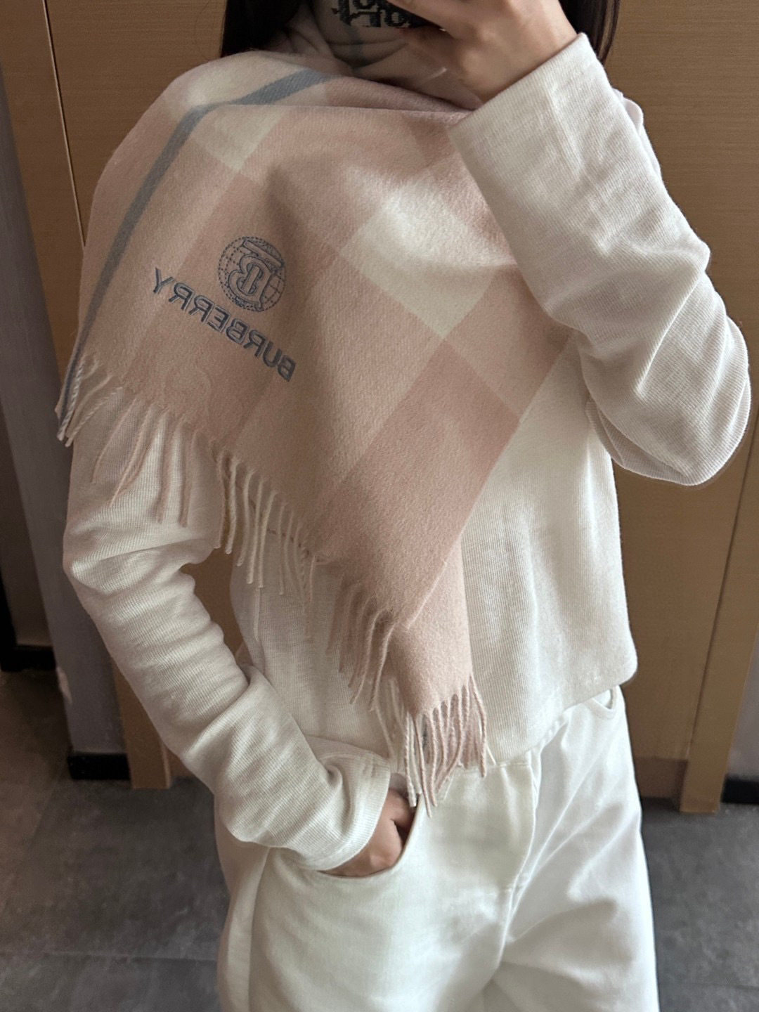 Burberry · 巴宝莉格子围巾❗️好看的要疯掉了，太有型太有魅力了❗️❗️非常斯文时尚的秋冬单品！