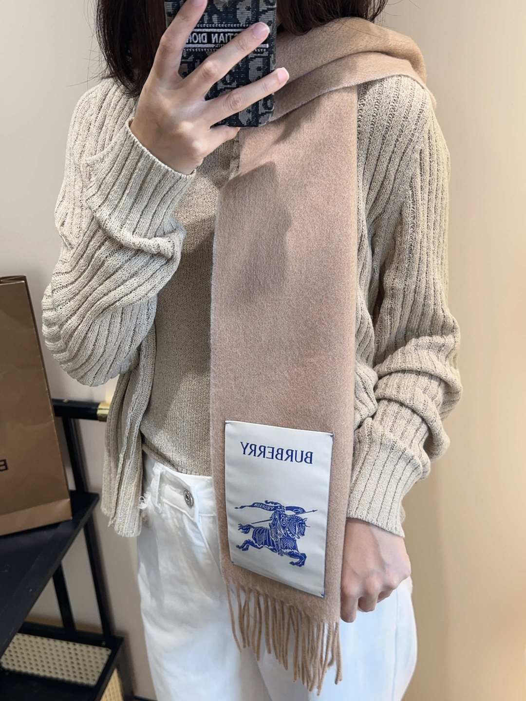 Burberry · 巴宝莉围巾❗️好看的要疯掉了，太有型太有魅力了❗️❗️非常斯文时尚的秋冬单品！真的