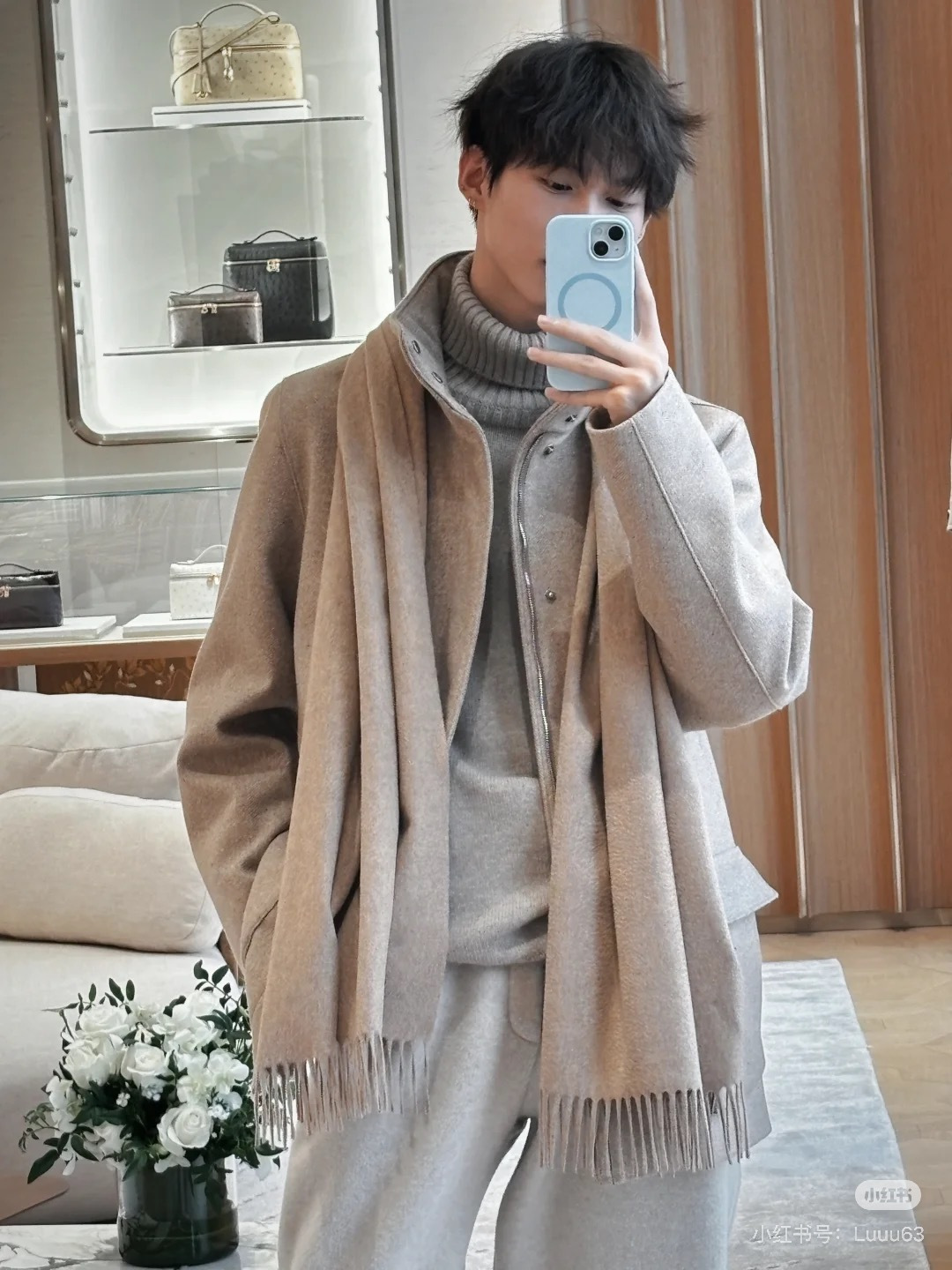 NO:663299,[All cashmere style] Loro iana ·  Nuoyoupanya is too high to give away and keep for yourself. It has launched a lot of new products, hot-selling products, and the best hard goods in the channel~ It feels soft and waxy, and the fabric is more shiny, which also increases the brightness of the color. L has always strictly selected the highest quality cashmere as the benchmark. There is no harm without comparison. The world's top cashmere makes the scarf extremely luxurious and adds to the beauty.  Feeling and functionality, you must keep two of each color, no headaches in matching, no regrets for ten thousand years, what is particularly recommended is that this style is a plaid color series, carefully selected popular colors, the color is bright and high-end, the whole family can match any color 30*180cm, all cashmere high version scarf, high version scarf, loro  piana19860909【全羊绒款】Loro iana · 诺悠翩雅送人自留都太高大上了重磅上新,爆款爆款,渠道极品硬货～手感软糯,面料更有光泽,也增加了色彩的鲜艳度L一直以严格选用最高品质的羊绒为基准,没有对比就没有伤害,世界最顶级羊绒更是让围巾奢华到不行,更是增加了美感和功能性,每色必留两条,搭配不头疼,不留后悔一万年,特别值得推荐的是,此款是格纹色系,精挑细选的流行配色,色彩感鲜明又高级的感觉全家哪个颜色都可以互相搭配30*180cm,全羊绒高版本围巾,高版本围巾,loro piana,scarf