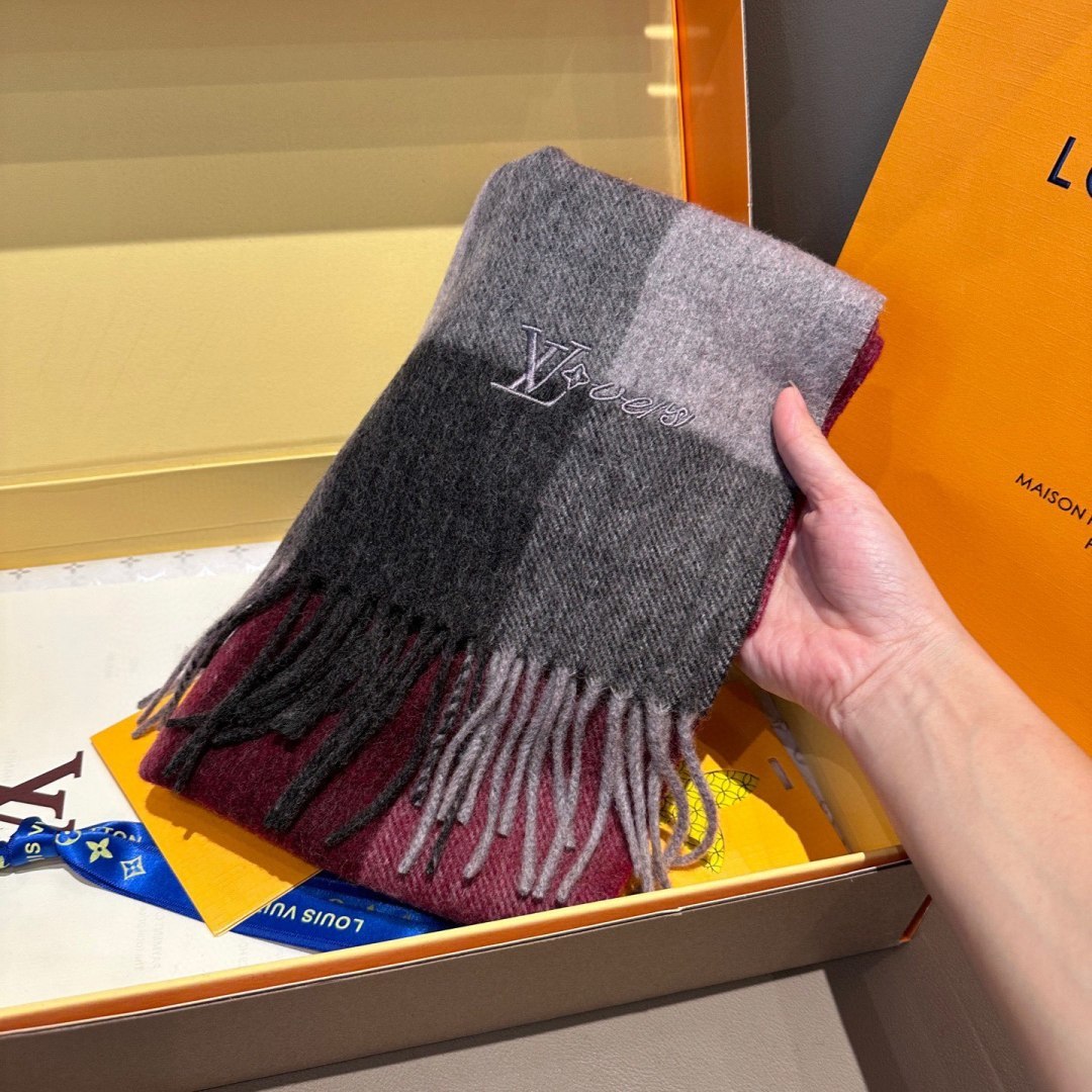 【▪️家属福利来了！！Lv 高端重磅围巾！】怒赞推荐，激动~！！下手绝对要快，同工艺难度大，超级无敌软糯