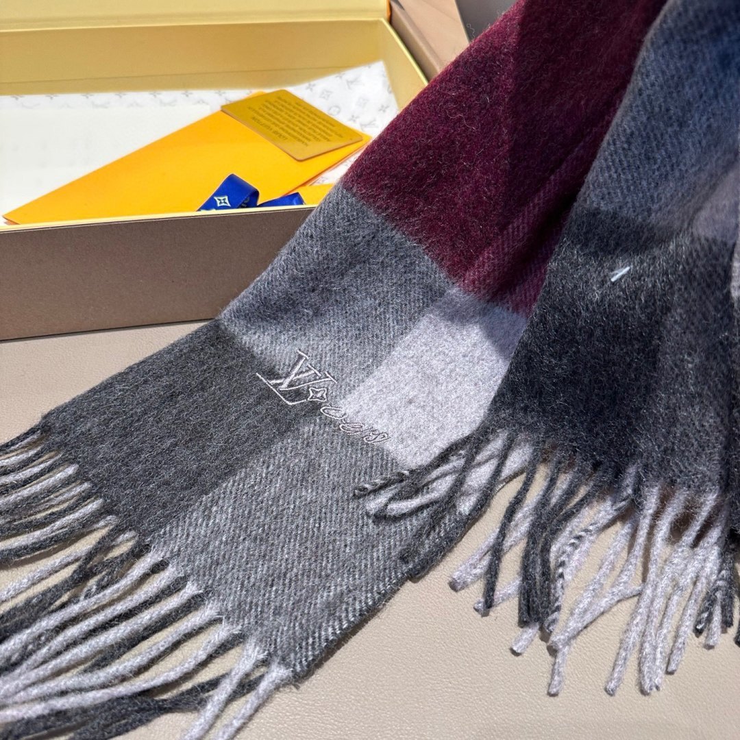 【▪️家属福利来了！！Lv 高端重磅围巾！】怒赞推荐，激动~！！下手绝对要快，同工艺难度大，超级无敌软糯