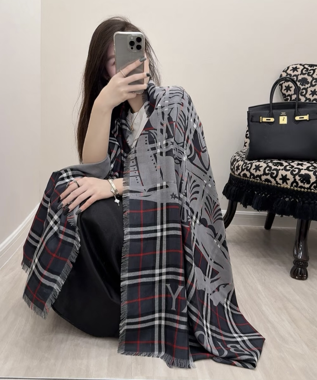 NO:663321,BBR's most worth buying thin air-conditioning shawl Golden Spike War Horse. It feels really good to wear, the solid double-sided jacquard weaving process is full of high-end feeling, high version scarf, high version scarf, shawls19860909BBR最值得入手的薄款空调披肩金穗战马 .佩戴感觉真的很好,扎实的双面提花织造工艺高级感满满,高版本围巾,高版本围巾,shawls,scarf