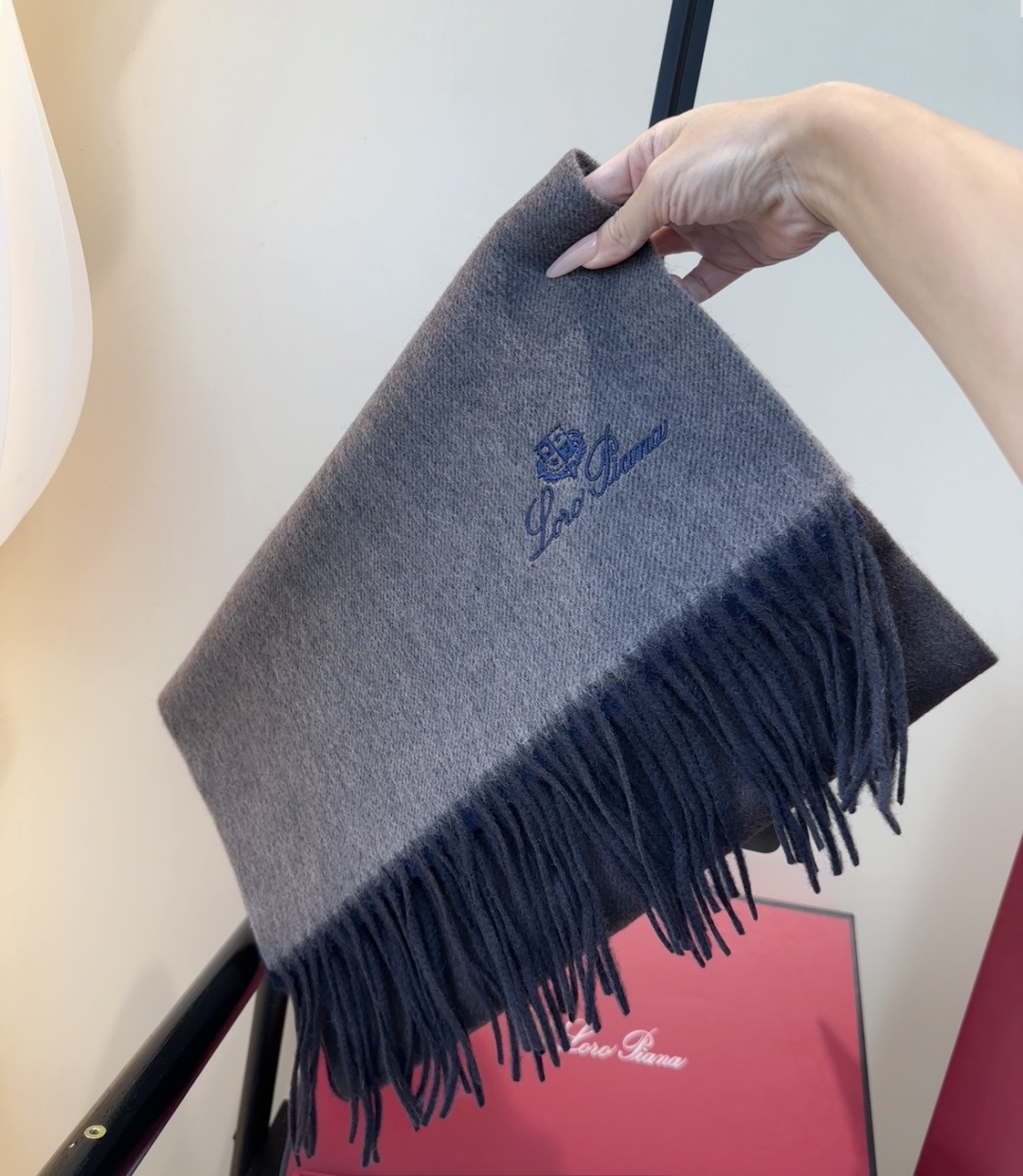 🆕Loro Piana · 【贸易公司尾单，极品山羊绒围巾披肩】送人自留都太高大上了😍重磅上新，爆款爆款