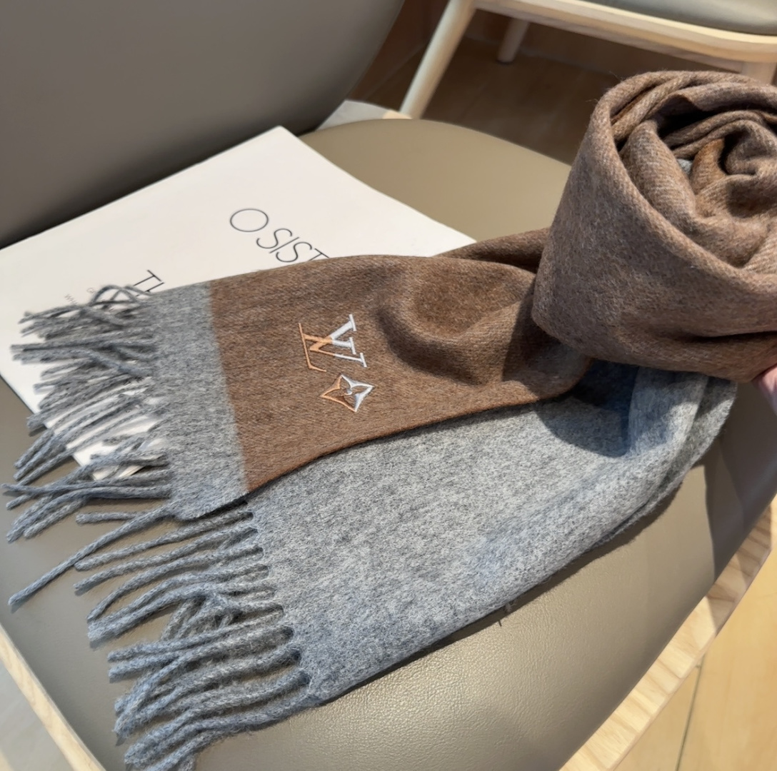 Lv围巾❗️好看的要疯掉了，太有型太有魅力了❗️❗️非常斯文时尚的秋冬单品！真的很喜欢，非常Classi