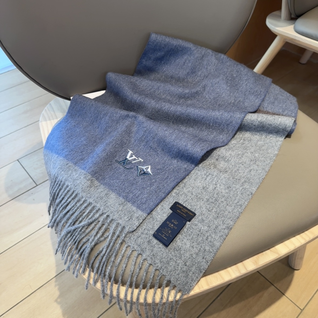 Lv围巾❗️好看的要疯掉了，太有型太有魅力了❗️❗️非常斯文时尚的秋冬单品！真的很喜欢，非常Classi