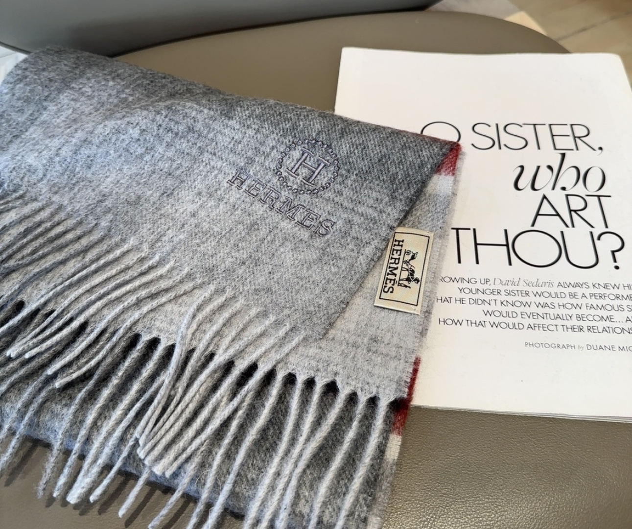 上新！2025年Hermes · 爱马仕，大H难得一见的温柔配色，低调又不失优雅❗️】一条围巾两种风格搭