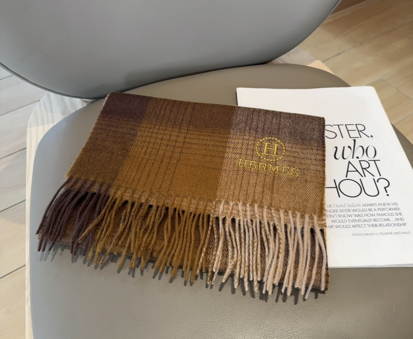 上新！2025年Hermes · 爱马仕，大H难得一见的温柔配色，低调又不失优雅❗️】一条围巾两种风格搭