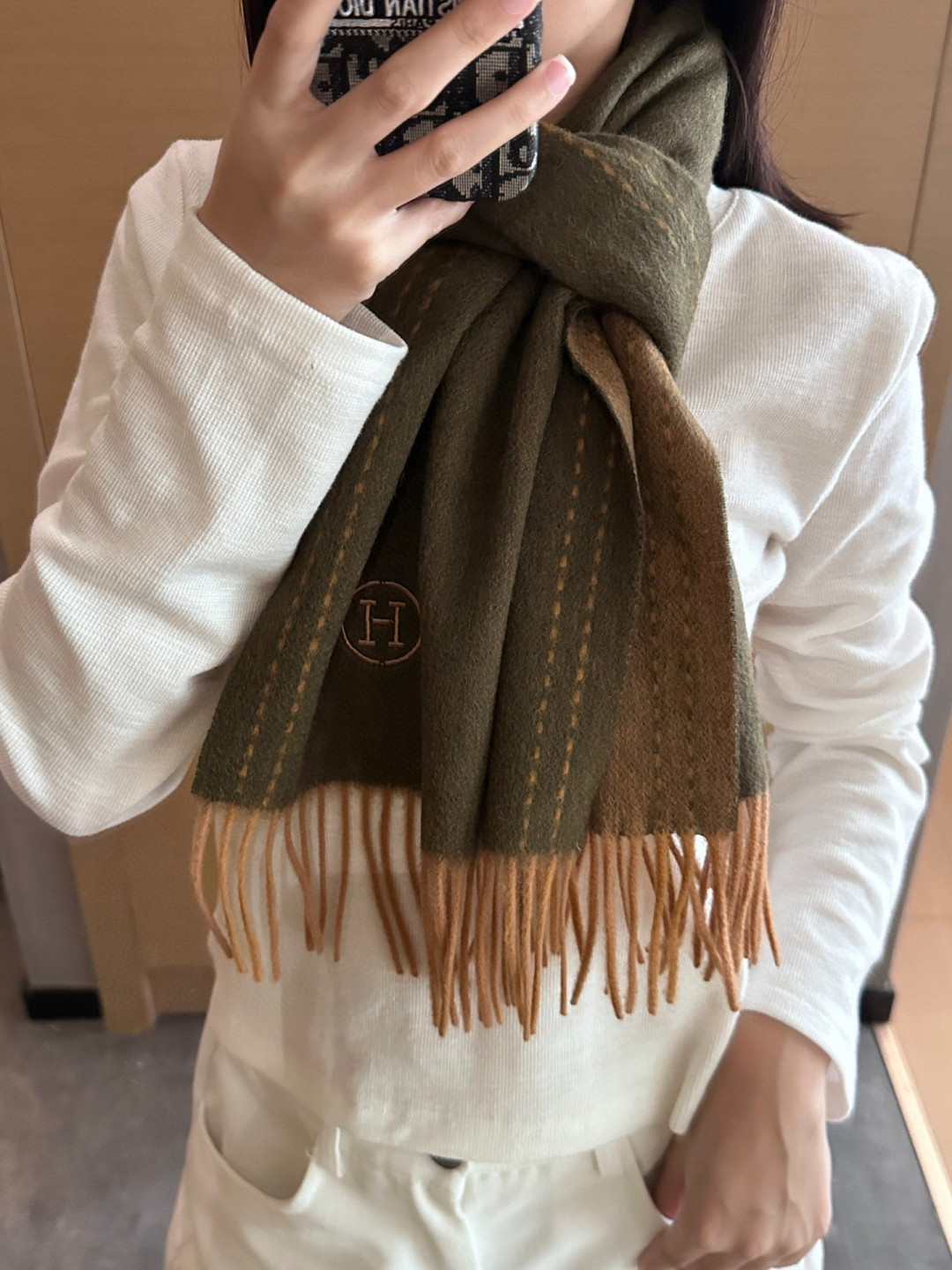 2025年Hermes · 爱马仕，难得一见的温柔配色，低调又不失优雅❗️】重点推荐❗️双边配色，一条围