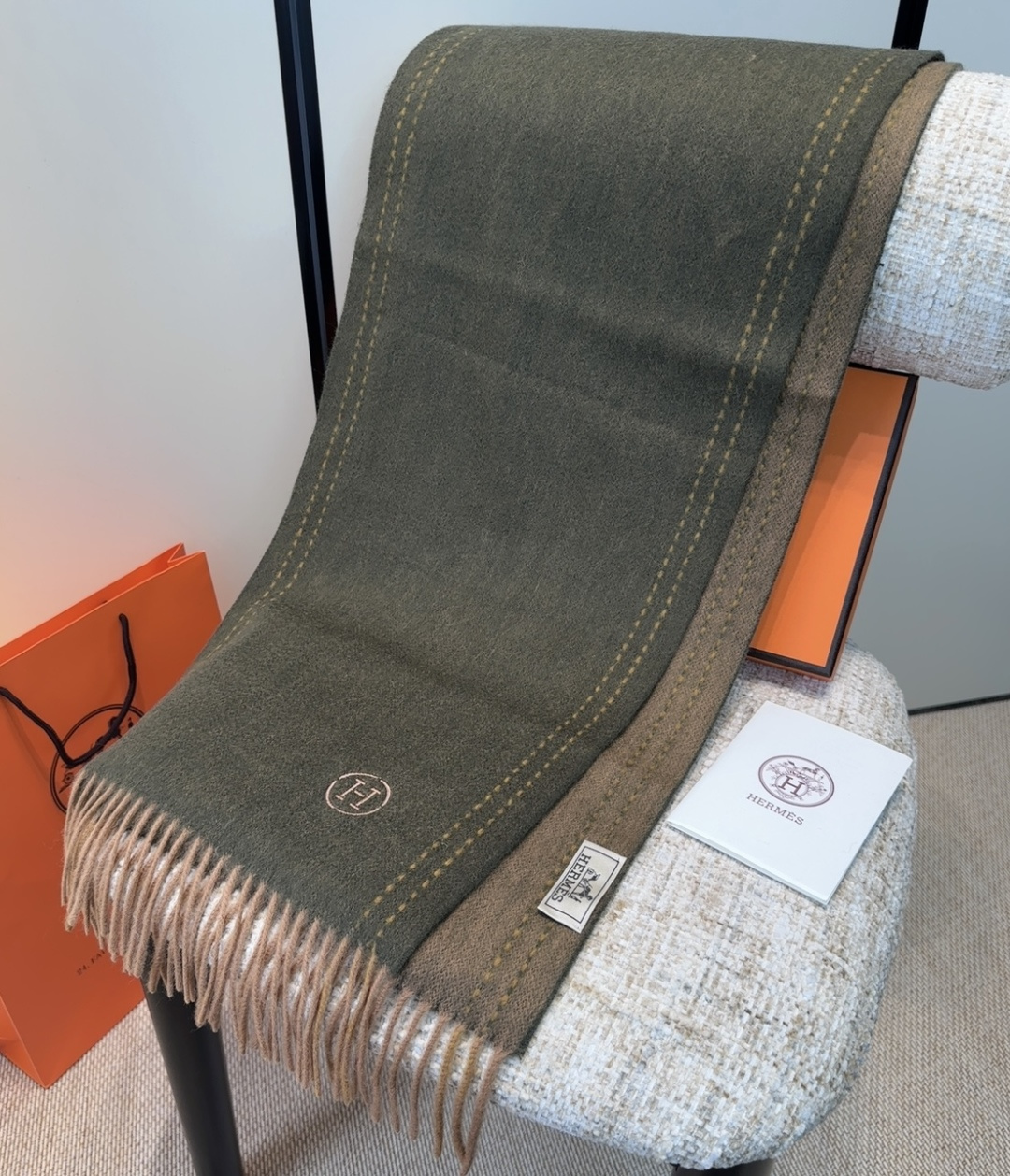 2025年Hermes · 爱马仕，难得一见的温柔配色，低调又不失优雅❗️】重点推荐❗️双边配色，一条围