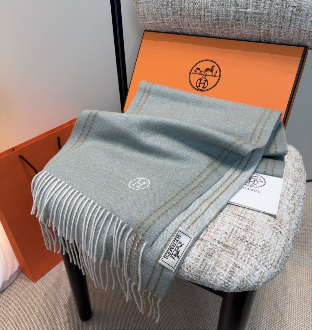 2025年Hermes · 爱马仕，难得一见的温柔配色，低调又不失优雅❗️】重点推荐❗️双边配色，一条围